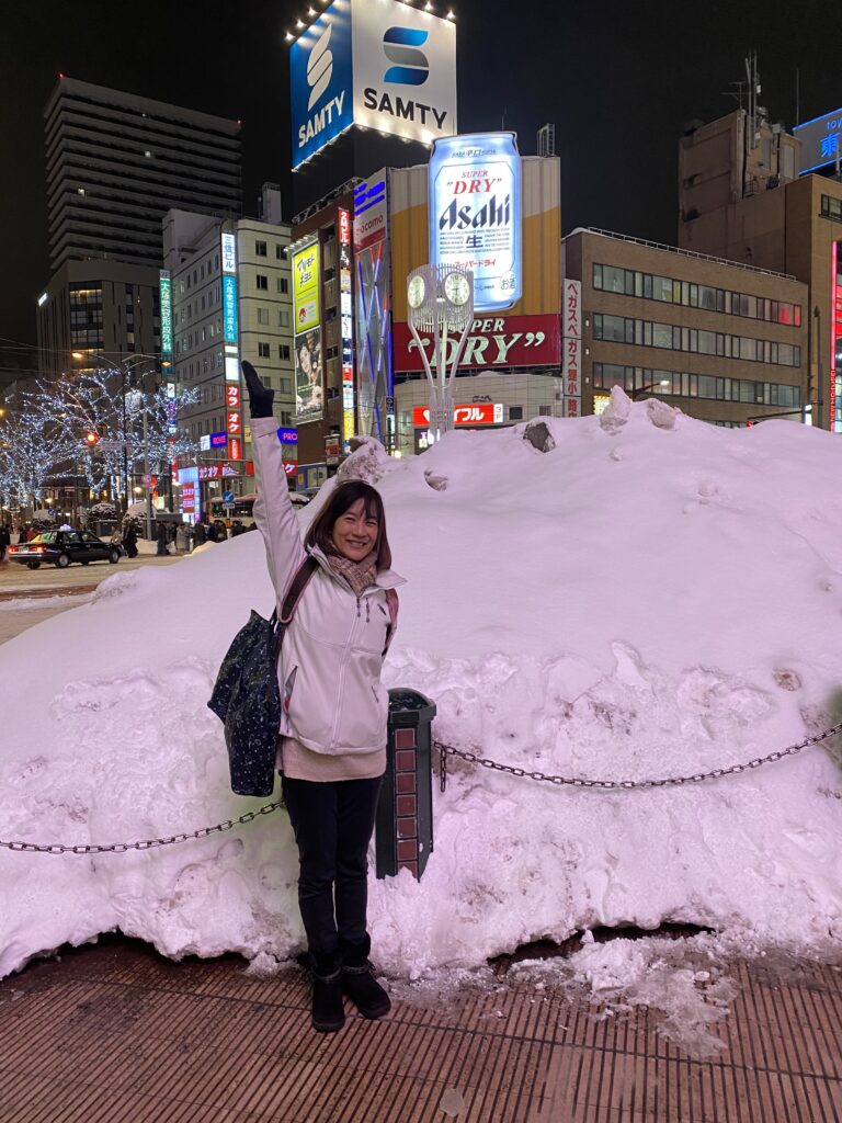 札幌雪祭冰雪節始於 1950 年,當時當地的中學生和高中生在大通公園展示了六座雪像。
它現在是札幌最大的冬季活動,吸引了超過 200 萬來自日本和國外的遊客。